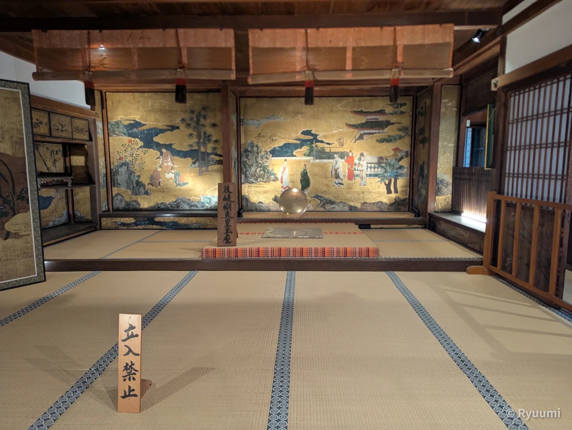 Spectacular Views Found at Walking Speed. The Overwhelming Scale of 'Kinpusen-ji Temple' and the Historical Stage of 'Yoshimizu Shrine' Sub 5